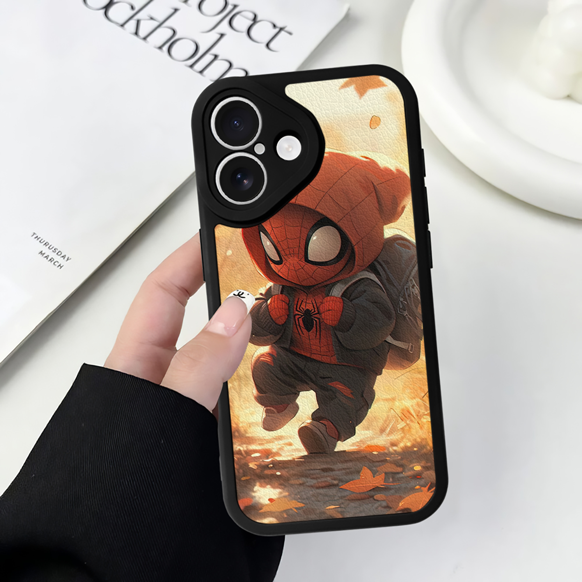 （画像用） Spider Man スパイダーマン 【iPhone 16シリーズ対応】シリコンスマホケース（レザー調） 材質：シリコン